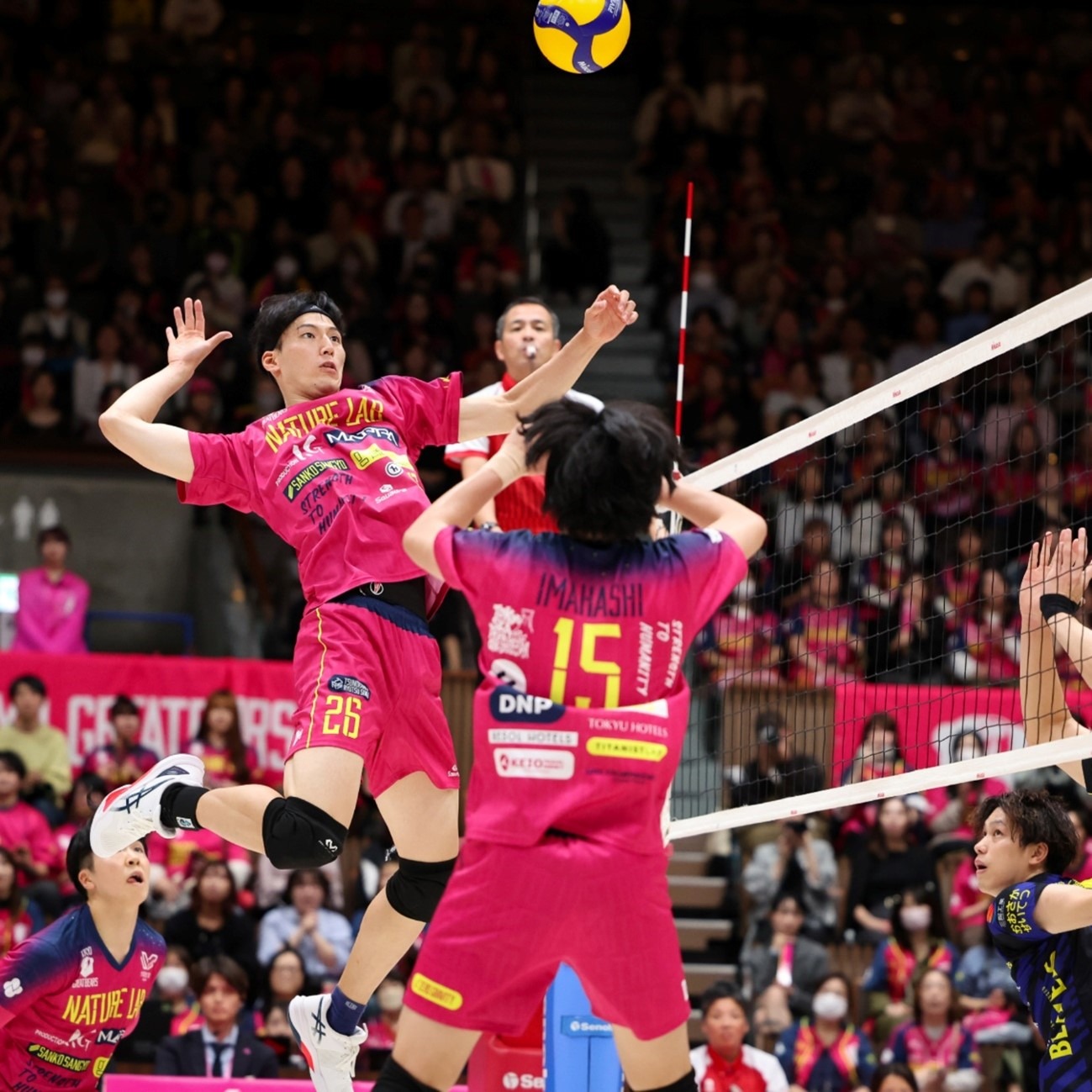 费耶诺德主帅：与米兰的欧冠次回合会很困难，但我们会全力以赴